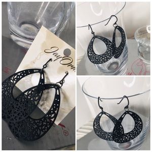 💋🌟Cool Black Matte Earrings